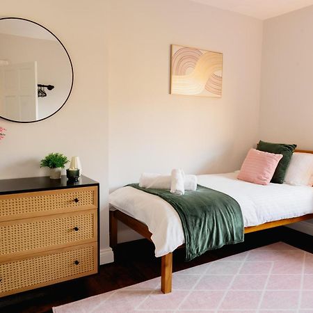 Bowling Terrace By Above Rubies - Stylish, 3 Bedroom, Pet Friendly House In סקיפטון מראה חיצוני תמונה