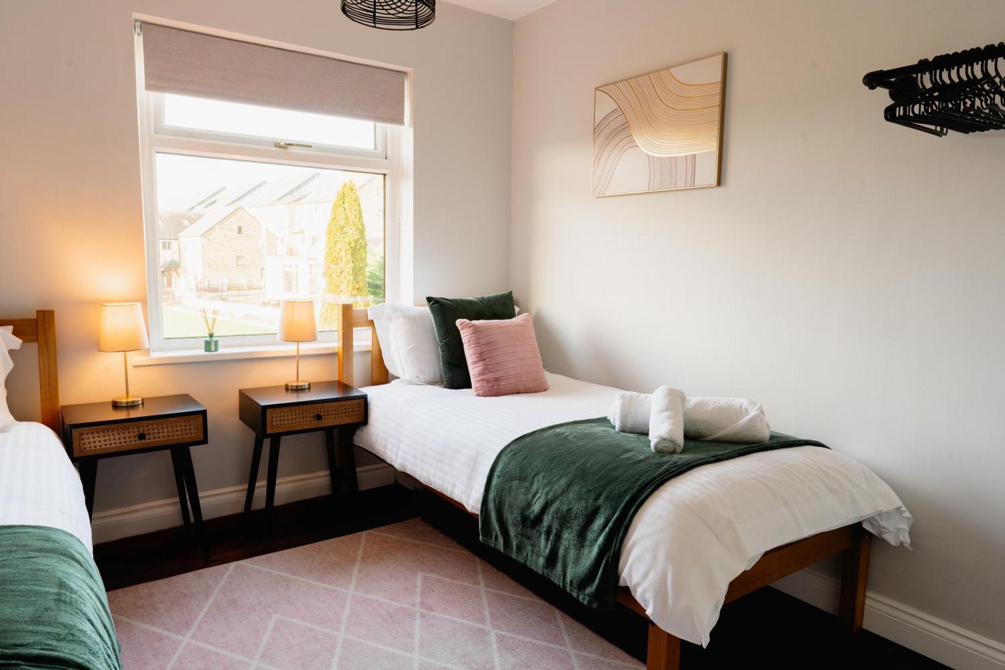 Bowling Terrace By Above Rubies - Stylish, 3 Bedroom, Pet Friendly House In סקיפטון מראה חיצוני תמונה